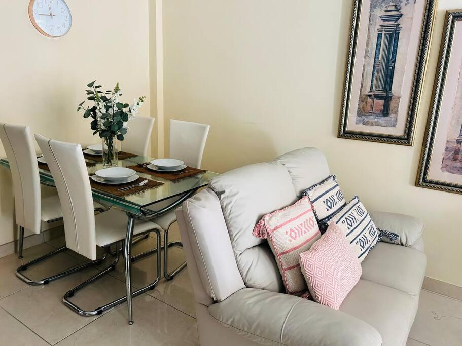 Flat On The Paseo Maritamo! * Estepona